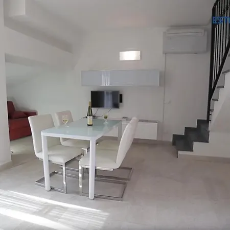 Estate Apartment *